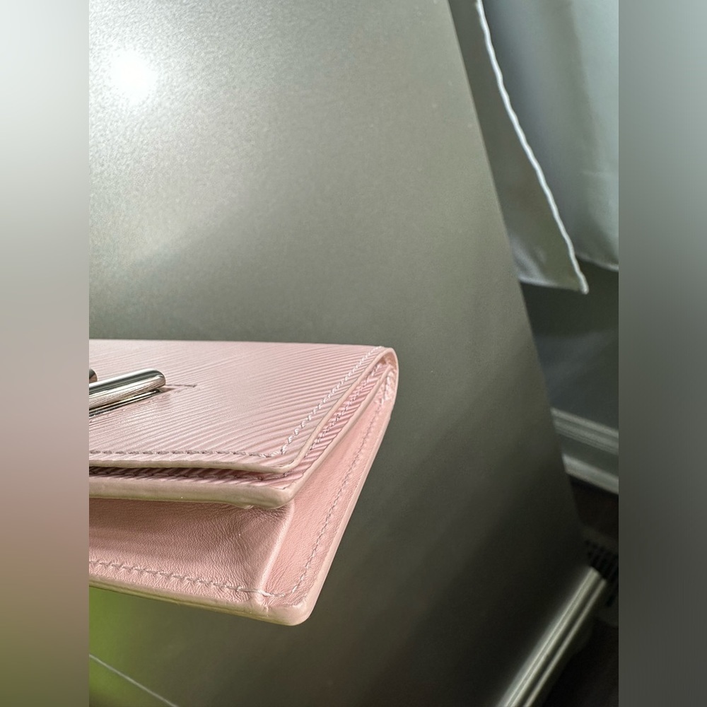 Louis Vuitton Pink Epi Twist Lock Compact Wallet - Picture 7 of 11